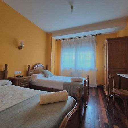 מונפורט דה למוס Hostal Galicia מראה חיצוני תמונה